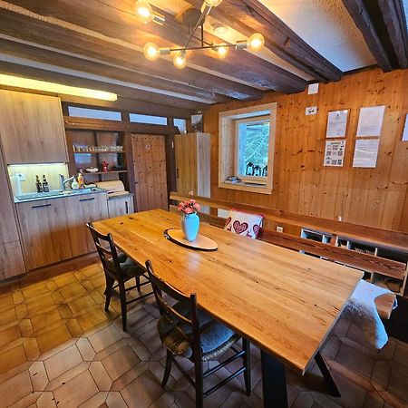 Petit Chalet Rustique Et Bucolique Bovernier Exteriör bild
