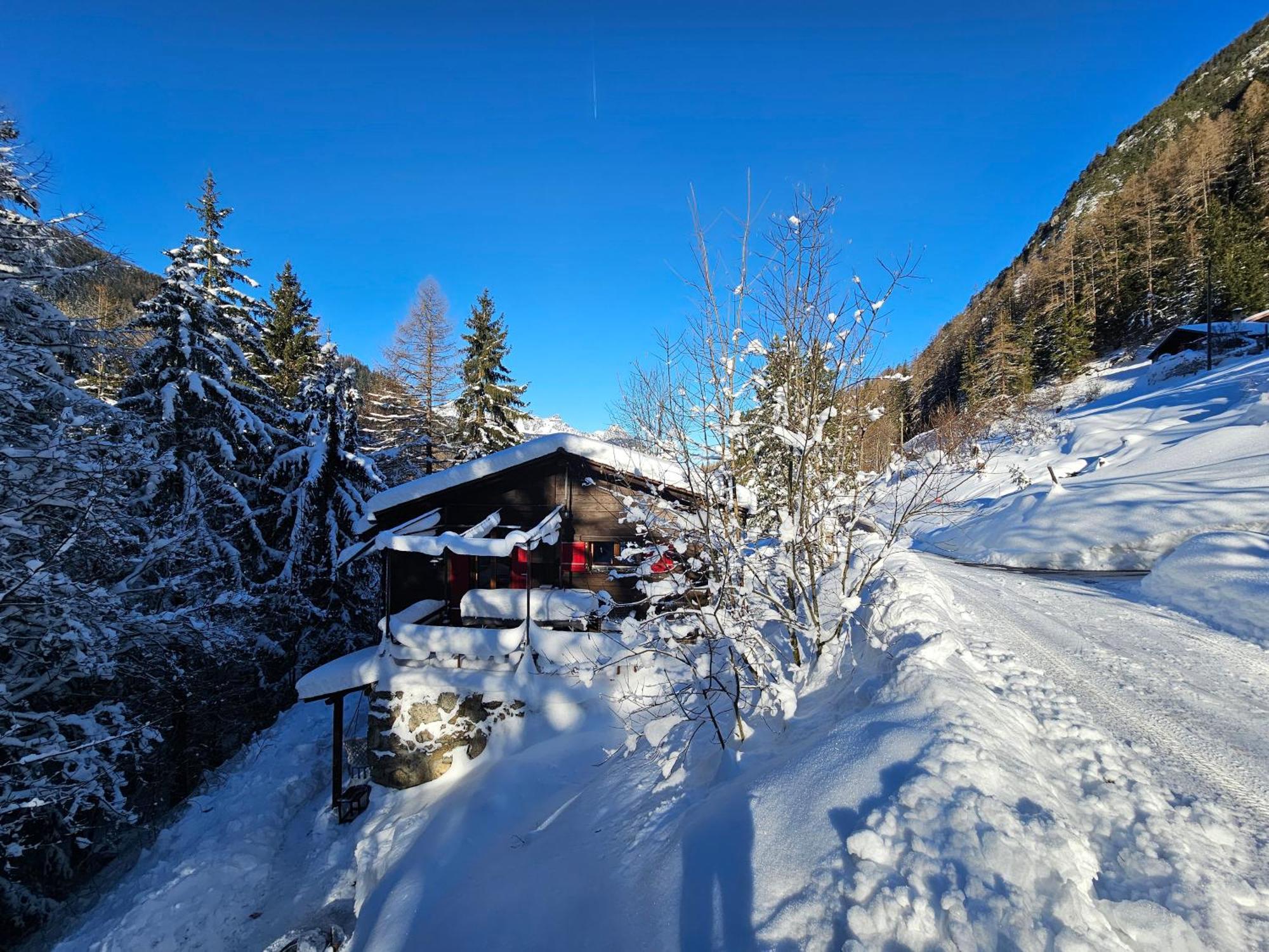 Petit Chalet Rustique Et Bucolique Bovernier Exteriör bild